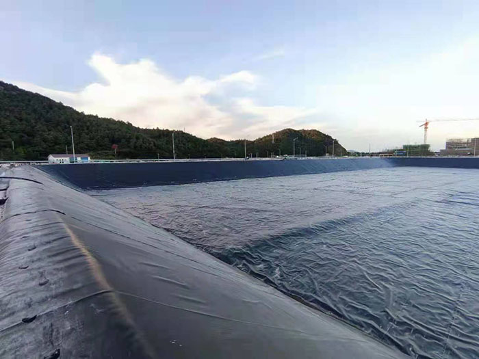 護坡防滲膜用多厚的？